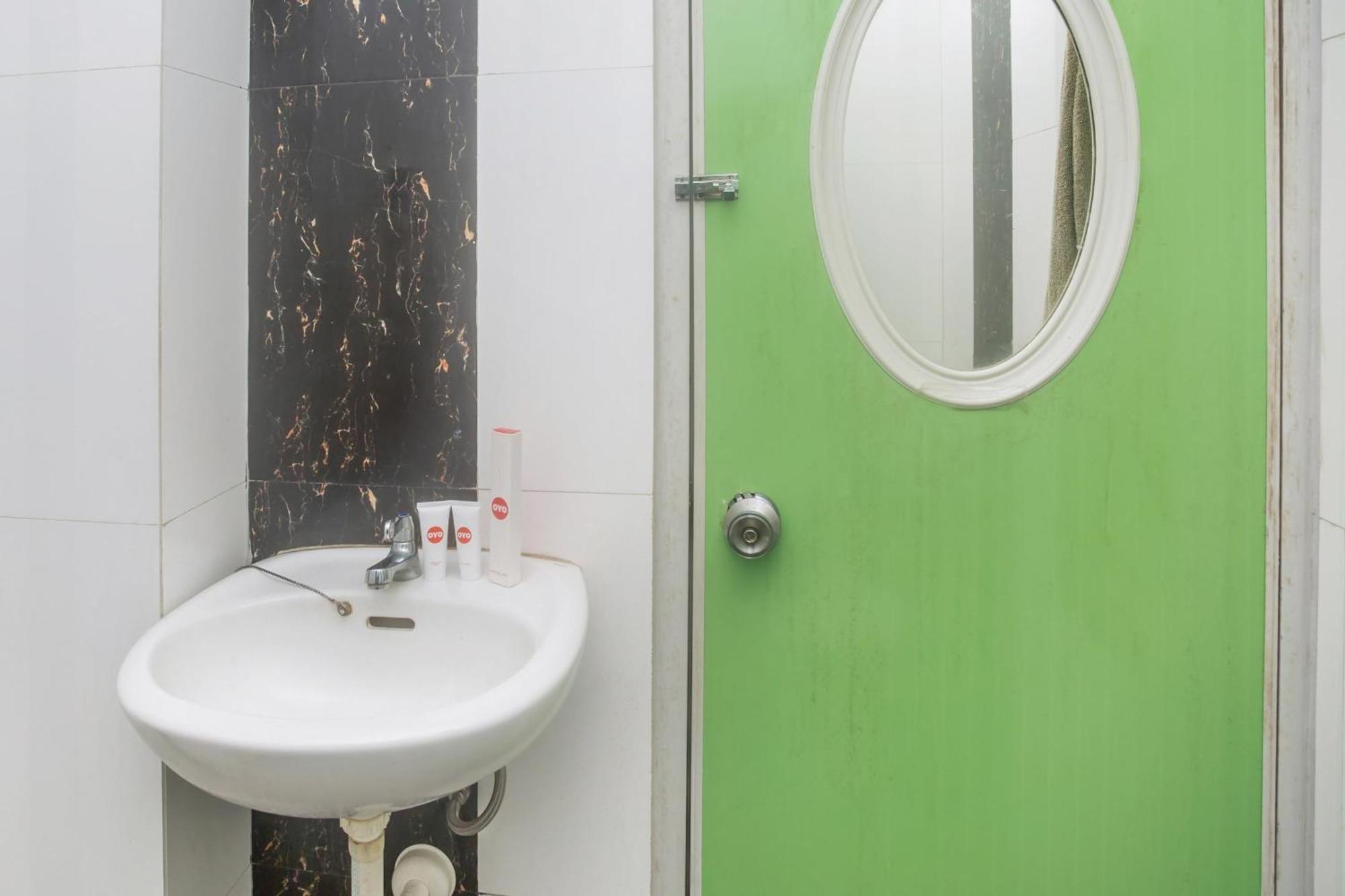 Oyo 850 Lapan Lapan Otel Banjarmasin  Dış mekan fotoğraf
